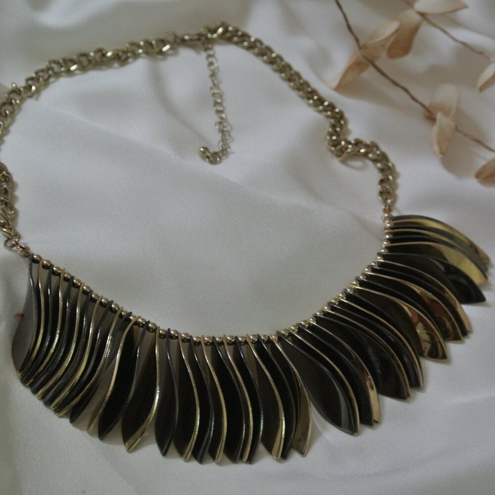 Bancroft 🩶💛 Mixed Metal Hematite Fan Necklace Stitchfix - Picture 5 of 8